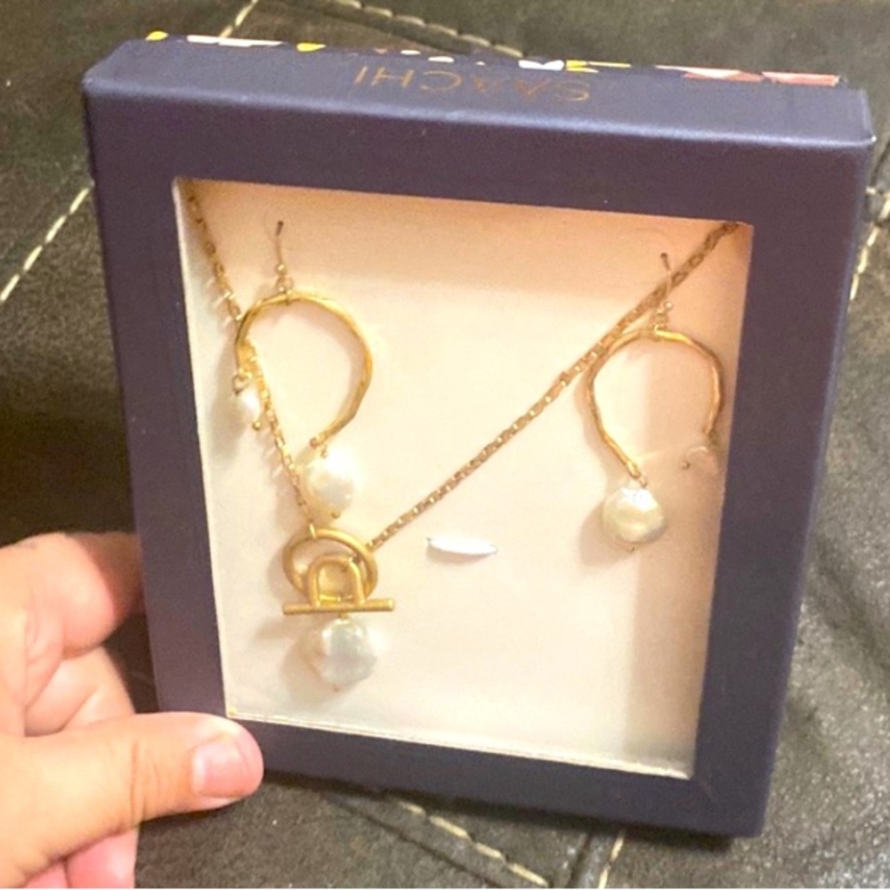 NWT SACCHI Vintage Collection Fresh Water Pearl Necklace And Earring’s Combo Set